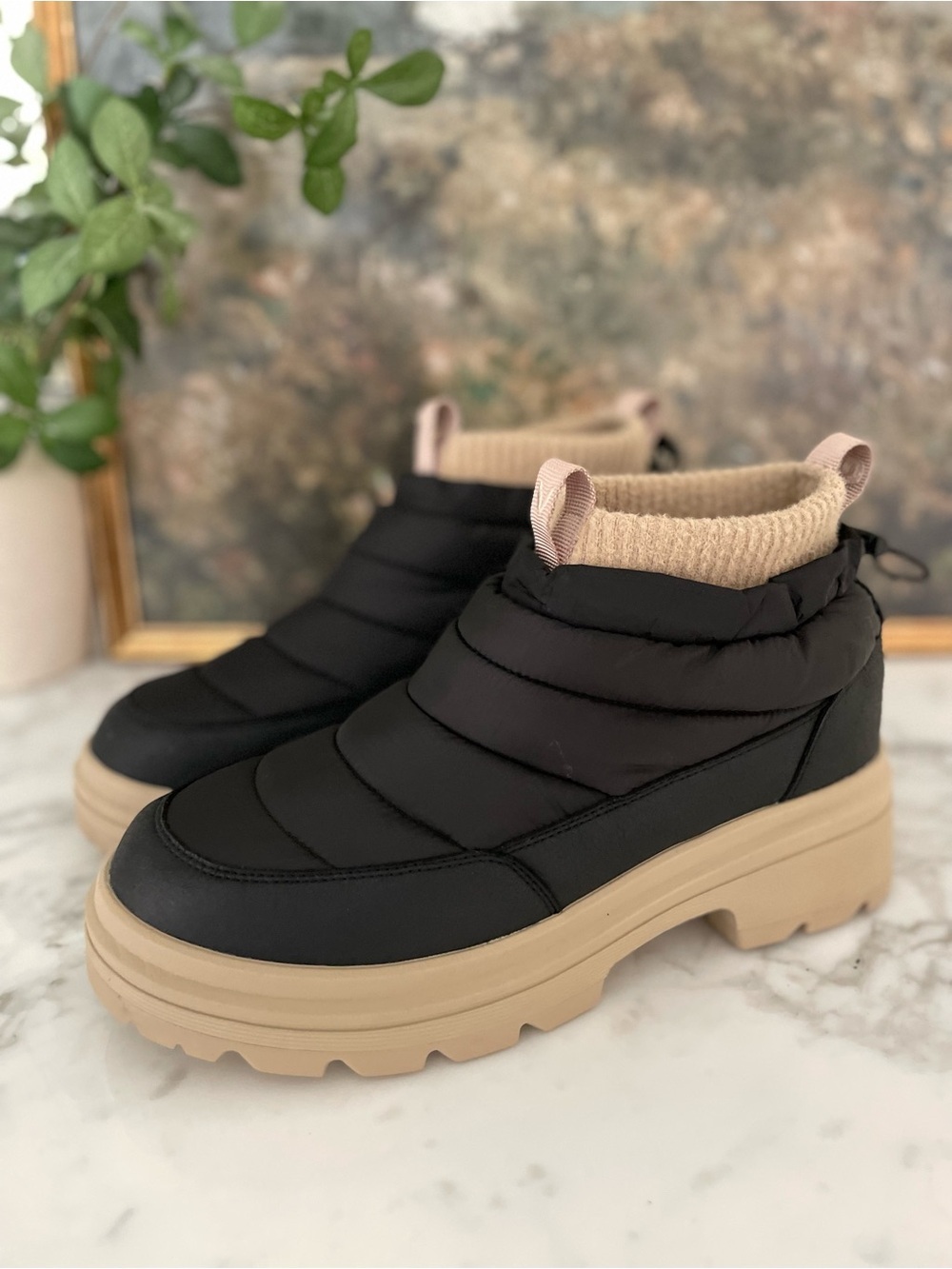 Vivaia Tyler Puffer Boots Lug Sole Wool Insole 41 Sz 9.5 Chunky Waterproof Black